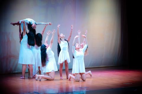 Clase de Danza Contemporánea en la Escuela D1, sede Miraflores