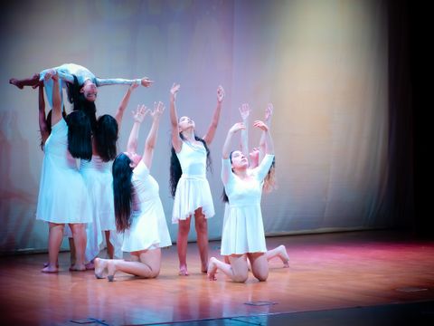 Clase de Danza Contemporánea en la Escuela D1