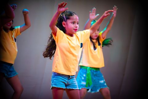 Clase de Danza Creativa en la Escuela D1, sede Chorrillos