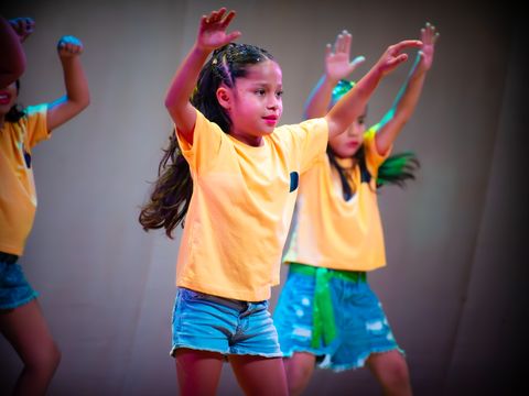 Clase de Danza Creativa en la Escuela D1