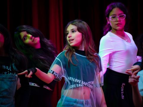 Clase de K-Pop en la Escuela D1
