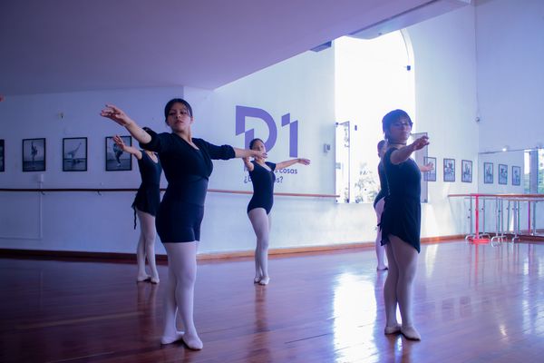 Alumnos del PRE PFA en clase en el estudio de D1 Chorrillos