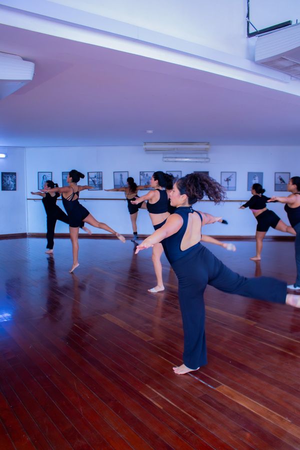 Alumnos del PRE PFA en clase en el estudio de D1 Chorrillos