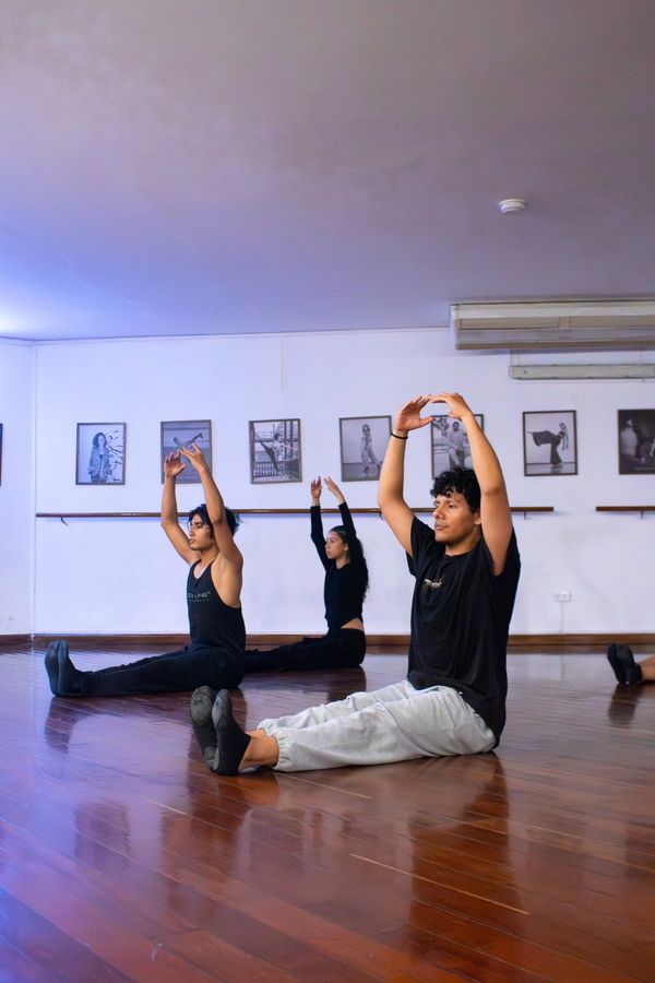 Alumnos del PRE PFA en clase en el estudio de D1 Chorrillos